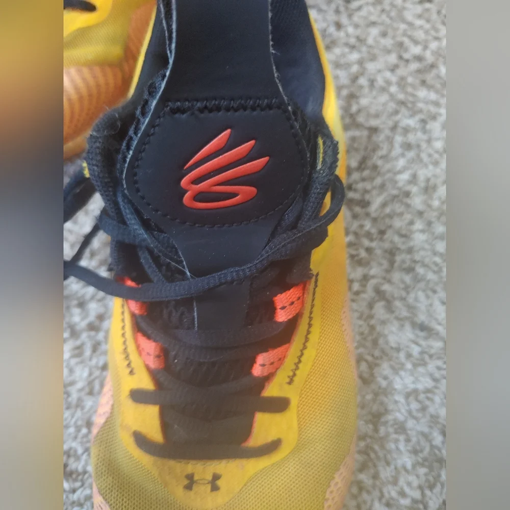 Under Armour Steph Curry Shoes HOVR Yellow Sneakers Unisex Size 7.5/9